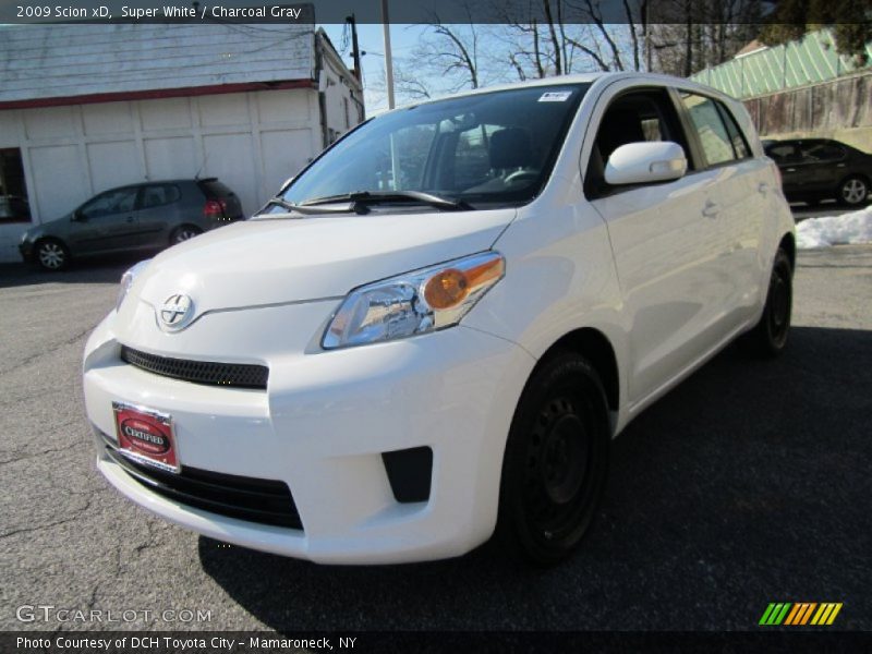 Super White / Charcoal Gray 2009 Scion xD