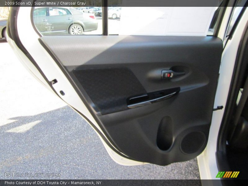 Super White / Charcoal Gray 2009 Scion xD