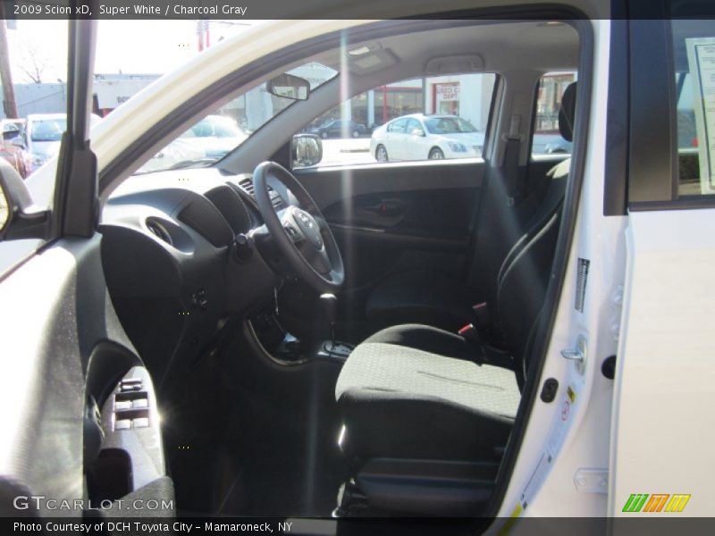 Super White / Charcoal Gray 2009 Scion xD