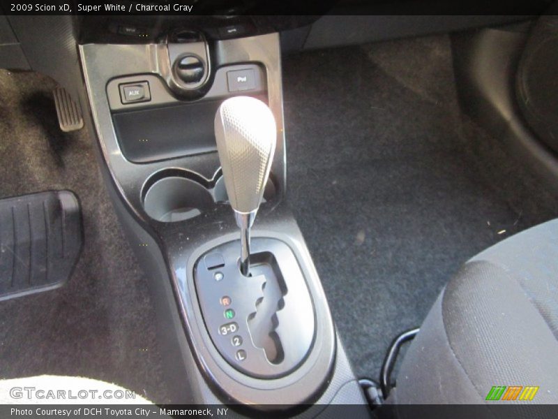 Super White / Charcoal Gray 2009 Scion xD