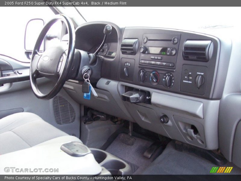 Dashboard of 2005 F250 Super Duty FX4 SuperCab 4x4