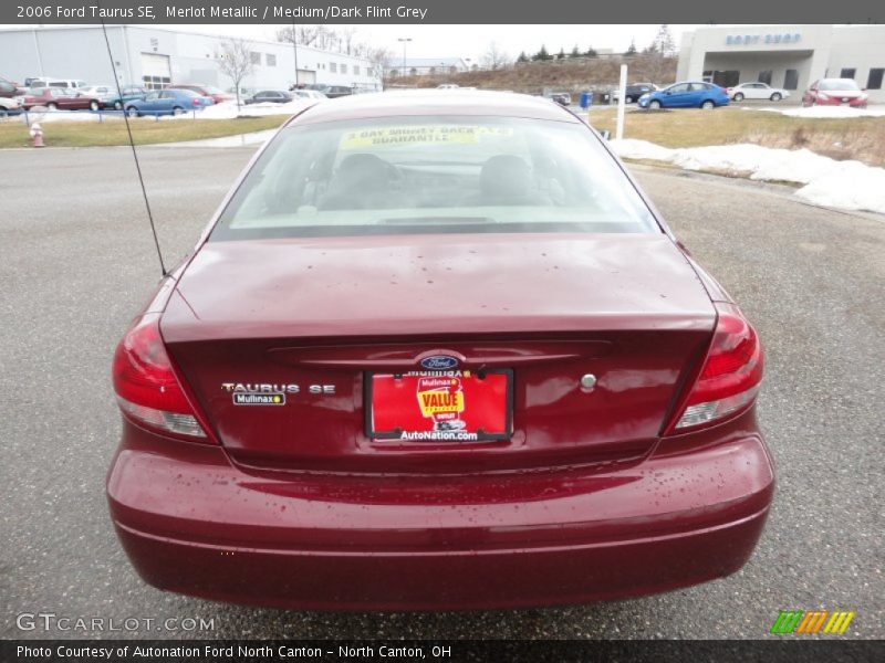 Merlot Metallic / Medium/Dark Flint Grey 2006 Ford Taurus SE