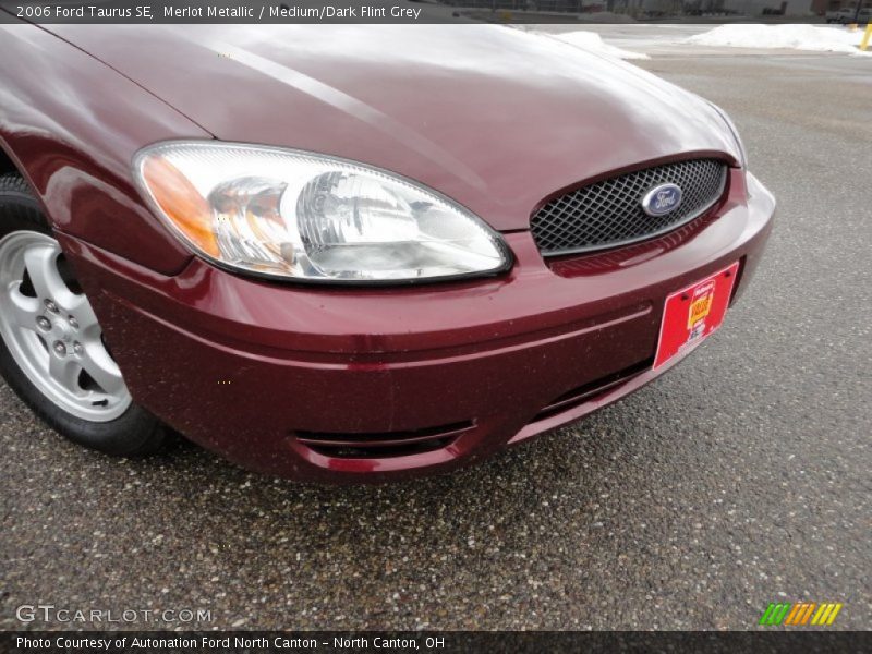 Merlot Metallic / Medium/Dark Flint Grey 2006 Ford Taurus SE