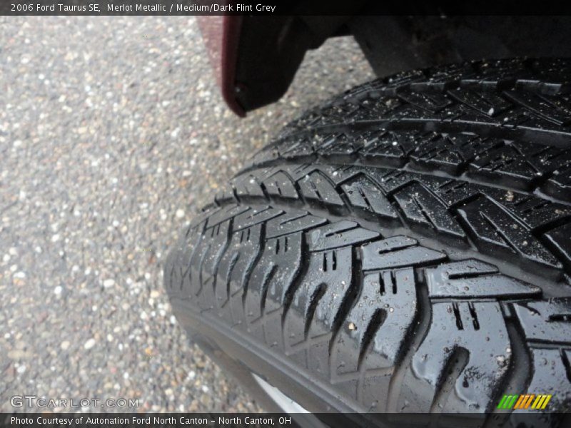 Merlot Metallic / Medium/Dark Flint Grey 2006 Ford Taurus SE