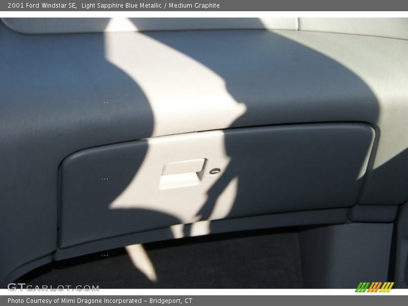 Light Sapphire Blue Metallic / Medium Graphite 2001 Ford Windstar SE