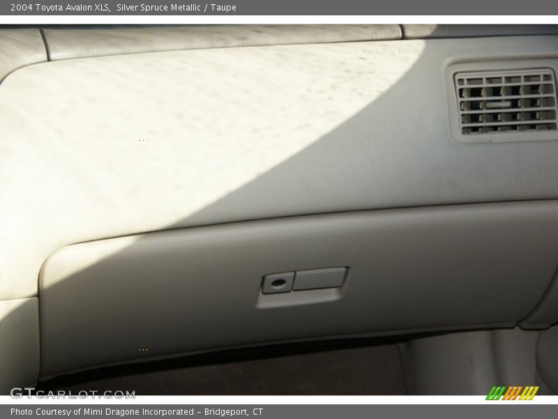 Silver Spruce Metallic / Taupe 2004 Toyota Avalon XLS