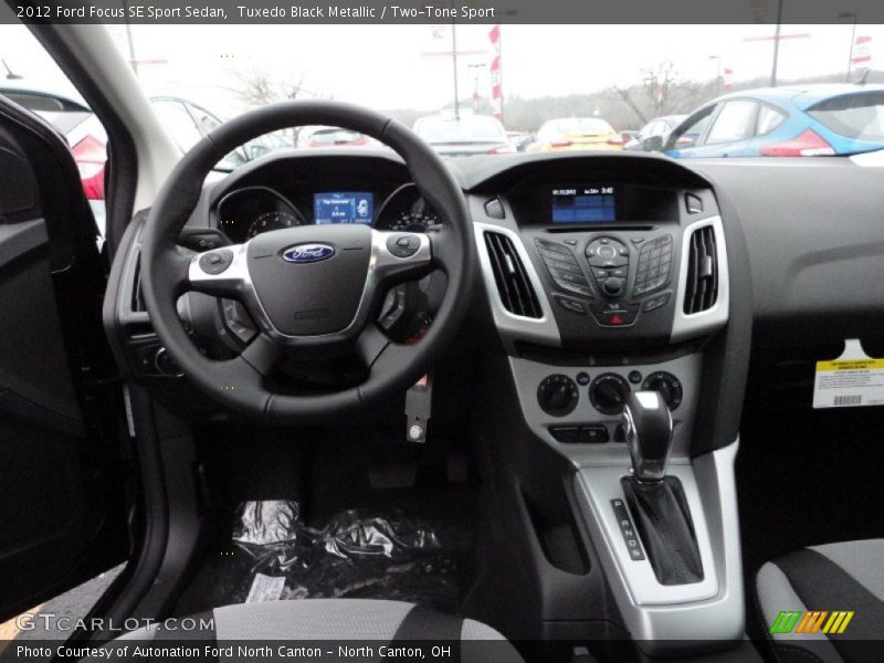 Tuxedo Black Metallic / Two-Tone Sport 2012 Ford Focus SE Sport Sedan