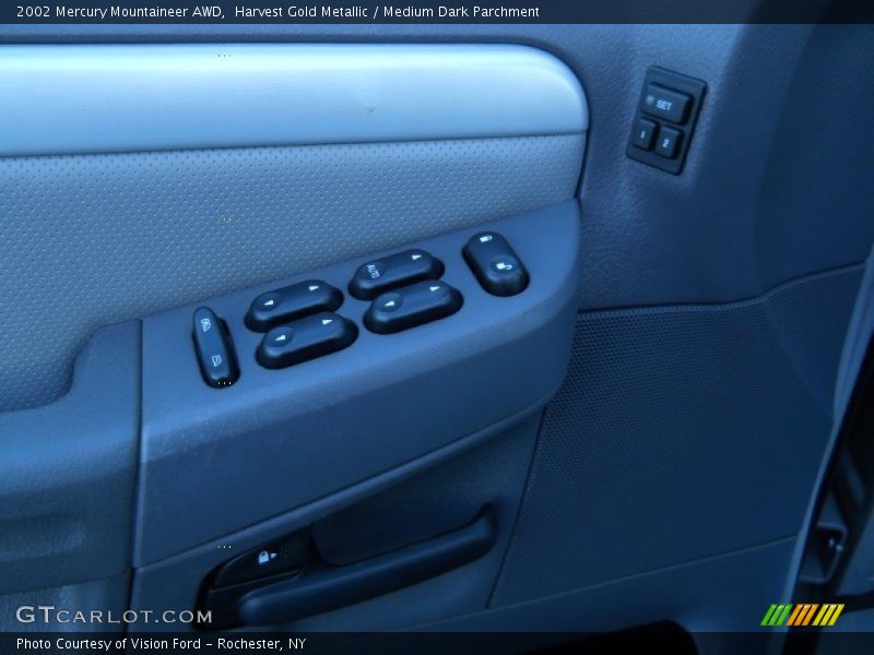 Harvest Gold Metallic / Medium Dark Parchment 2002 Mercury Mountaineer AWD