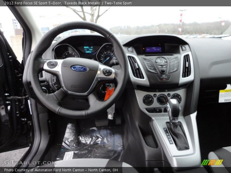 Tuxedo Black Metallic / Two-Tone Sport 2012 Ford Focus SE Sport 5-Door