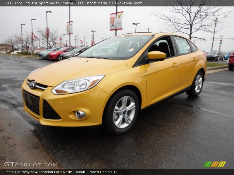 Front 3/4 View of 2012 Focus SE Sport Sedan