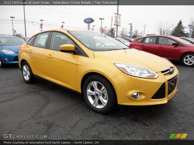 Yellow Blaze Tricoat Metallic / Two-Tone Sport 2012 Ford Focus SE Sport Sedan
