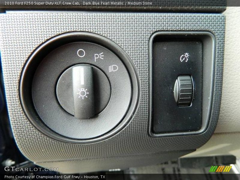 Controls of 2010 F250 Super Duty XLT Crew Cab