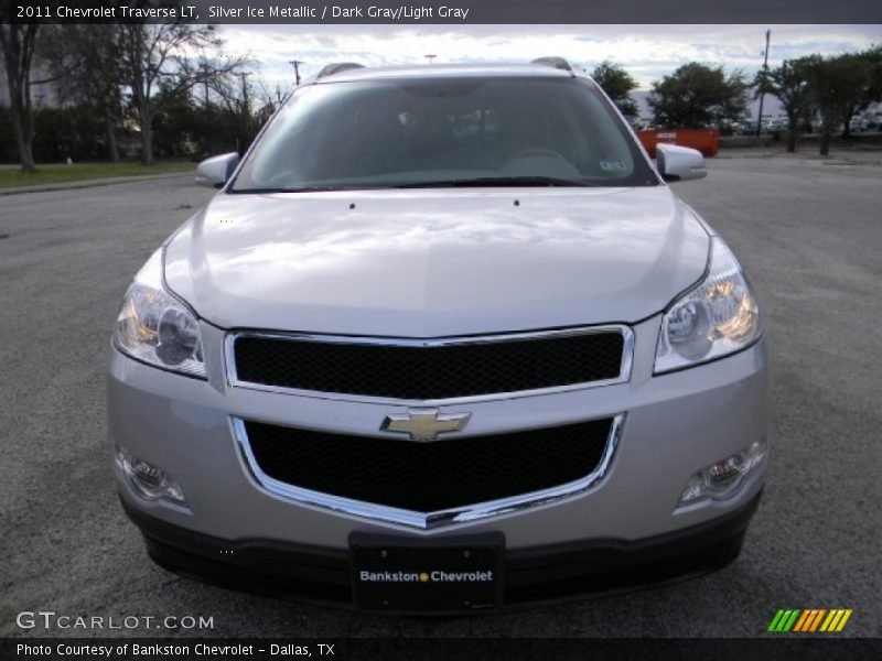 Silver Ice Metallic / Dark Gray/Light Gray 2011 Chevrolet Traverse LT