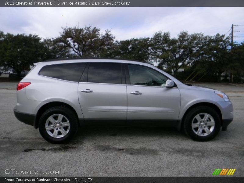 Silver Ice Metallic / Dark Gray/Light Gray 2011 Chevrolet Traverse LT