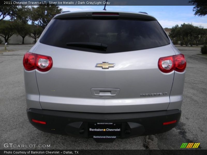 Silver Ice Metallic / Dark Gray/Light Gray 2011 Chevrolet Traverse LT