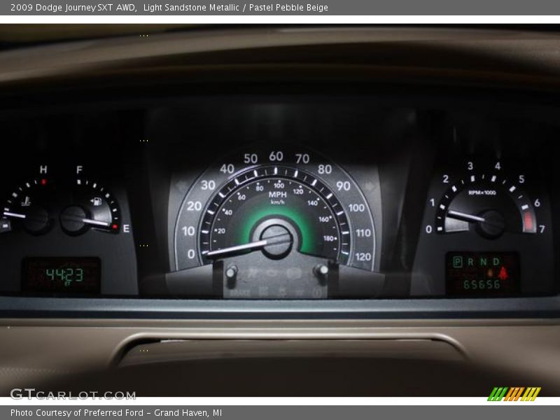 Light Sandstone Metallic / Pastel Pebble Beige 2009 Dodge Journey SXT AWD