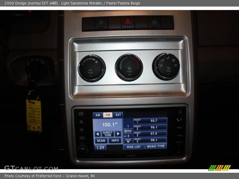 Light Sandstone Metallic / Pastel Pebble Beige 2009 Dodge Journey SXT AWD