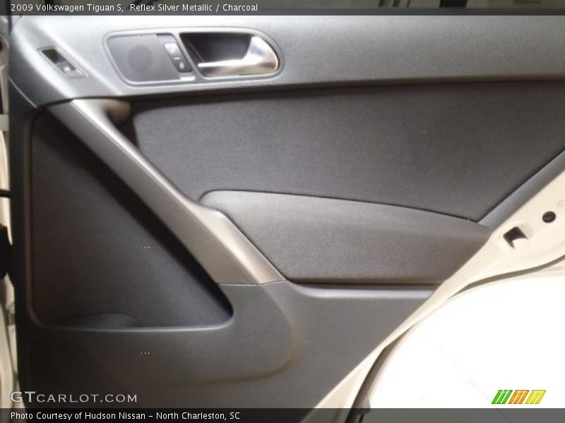 Reflex Silver Metallic / Charcoal 2009 Volkswagen Tiguan S