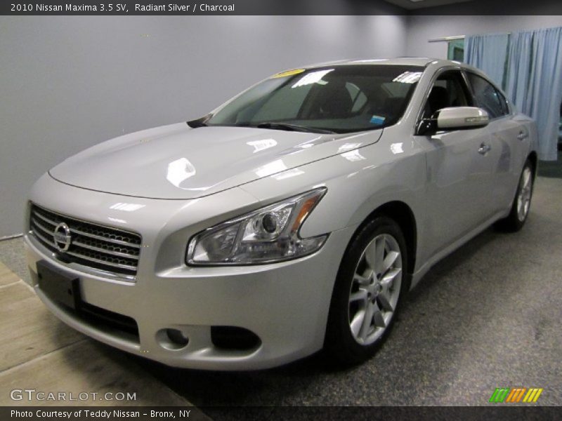 Radiant Silver / Charcoal 2010 Nissan Maxima 3.5 SV