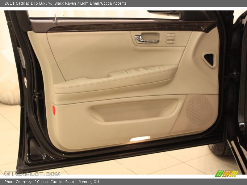 Black Raven / Light Linen/Cocoa Accents 2011 Cadillac DTS Luxury