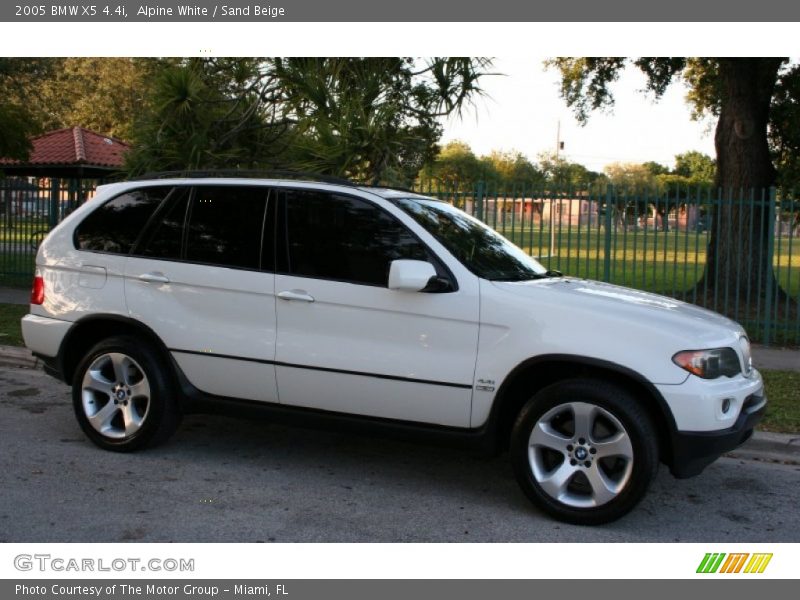 Alpine White / Sand Beige 2005 BMW X5 4.4i