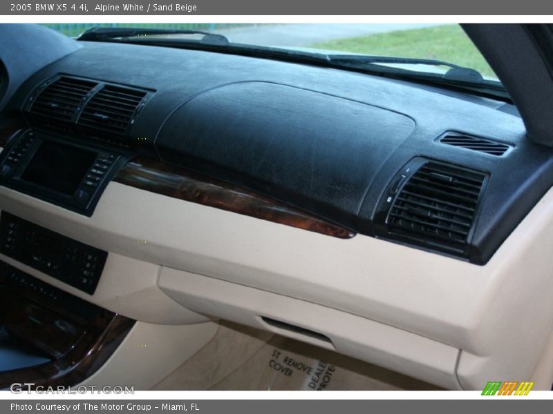 Alpine White / Sand Beige 2005 BMW X5 4.4i