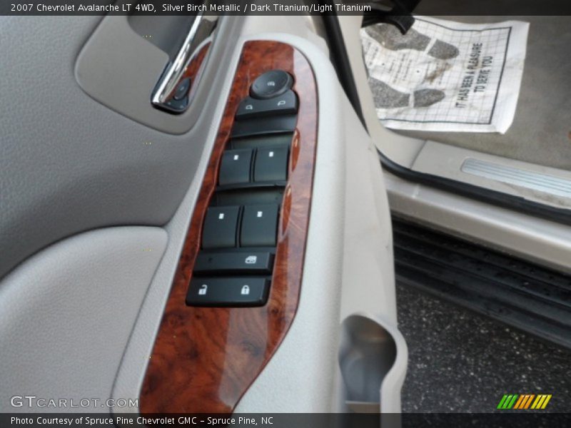Silver Birch Metallic / Dark Titanium/Light Titanium 2007 Chevrolet Avalanche LT 4WD