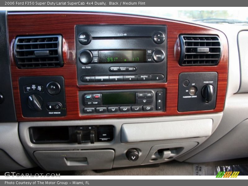 Controls of 2006 F350 Super Duty Lariat SuperCab 4x4 Dually