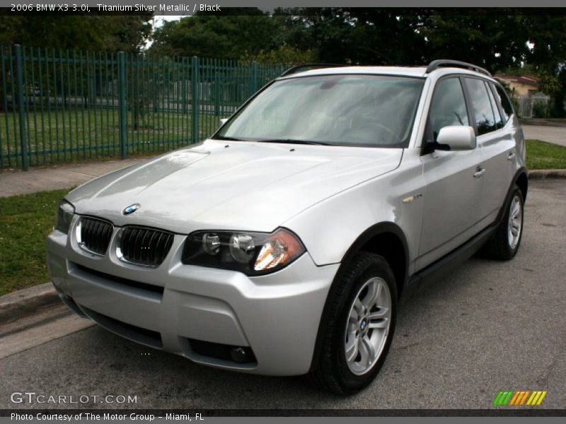 Front 3/4 View of 2006 X3 3.0i