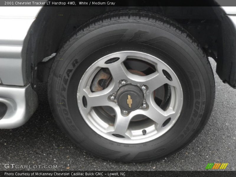 White / Medium Gray 2001 Chevrolet Tracker LT Hardtop 4WD