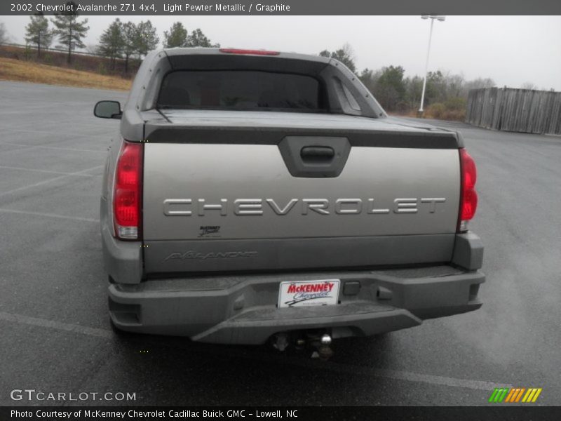 Light Pewter Metallic / Graphite 2002 Chevrolet Avalanche Z71 4x4
