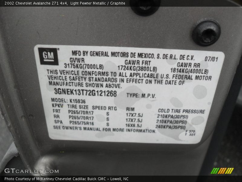 Light Pewter Metallic / Graphite 2002 Chevrolet Avalanche Z71 4x4