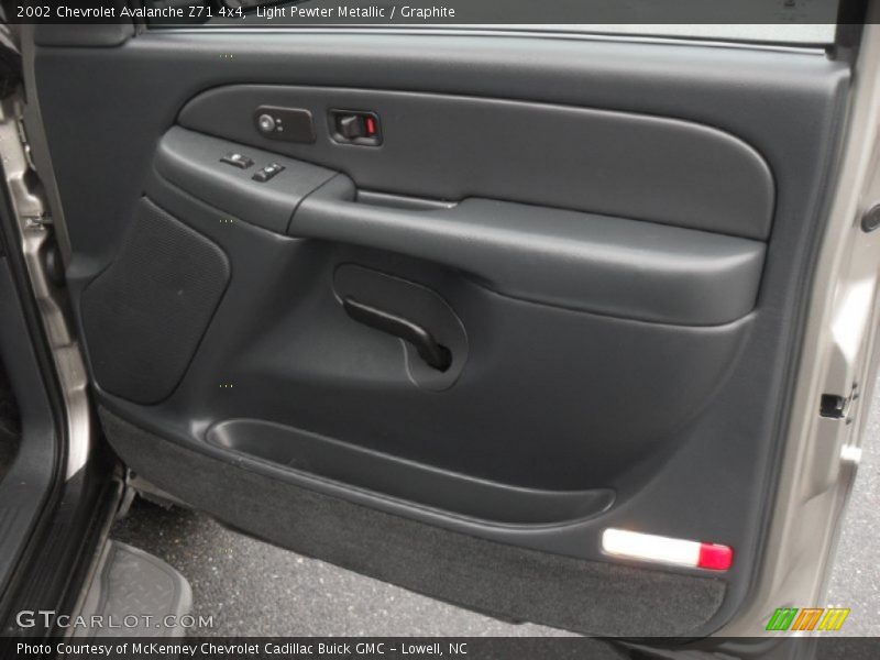 Light Pewter Metallic / Graphite 2002 Chevrolet Avalanche Z71 4x4