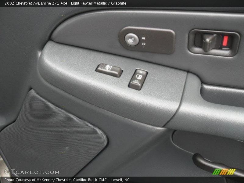 Light Pewter Metallic / Graphite 2002 Chevrolet Avalanche Z71 4x4