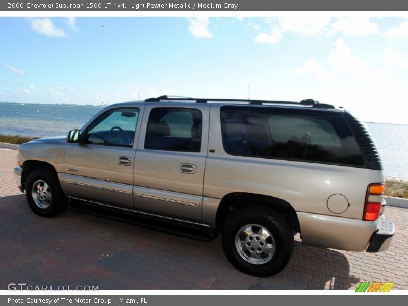 Light Pewter Metallic / Medium Gray 2000 Chevrolet Suburban 1500 LT 4x4