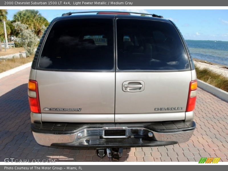 Light Pewter Metallic / Medium Gray 2000 Chevrolet Suburban 1500 LT 4x4