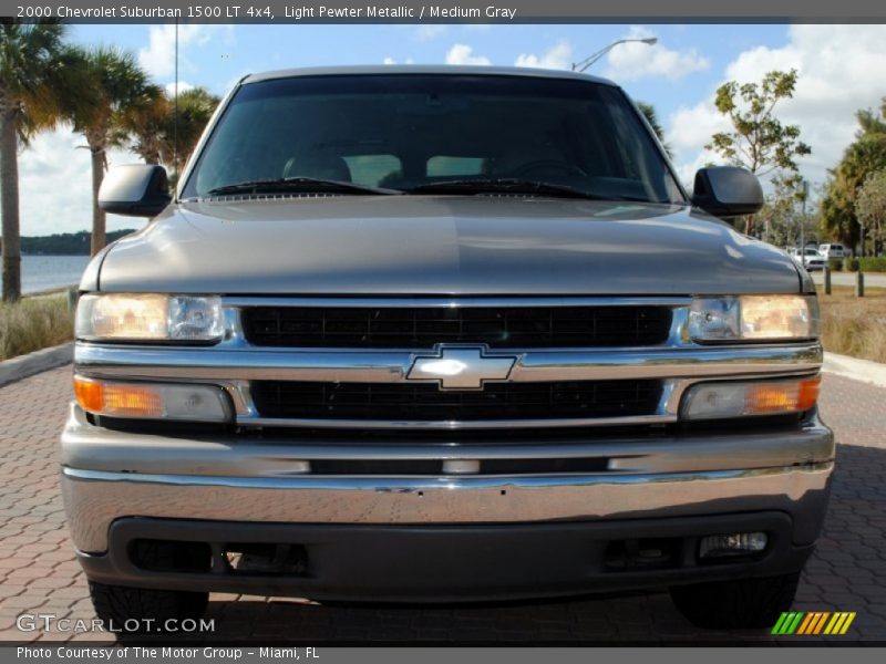 Light Pewter Metallic / Medium Gray 2000 Chevrolet Suburban 1500 LT 4x4