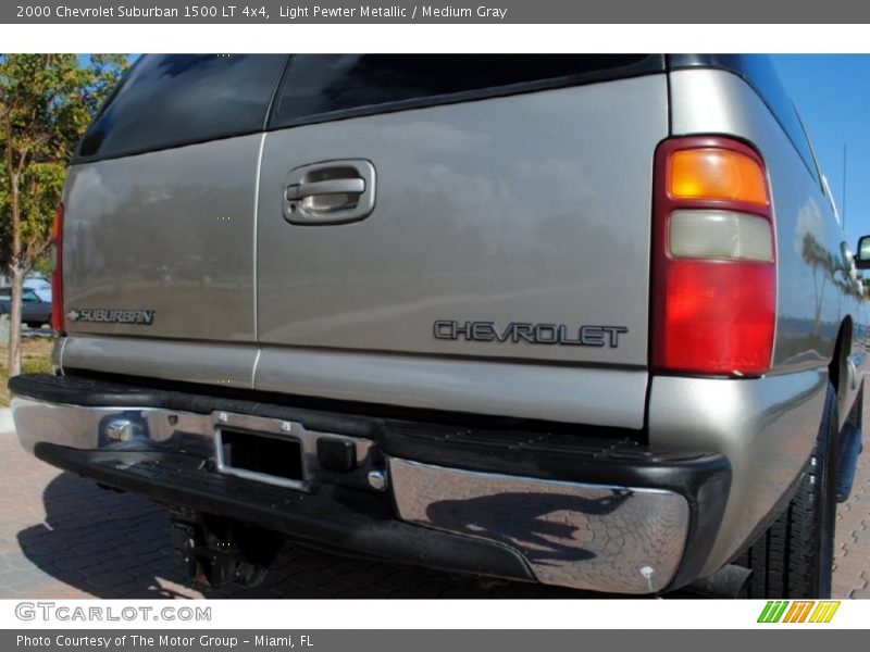 Light Pewter Metallic / Medium Gray 2000 Chevrolet Suburban 1500 LT 4x4