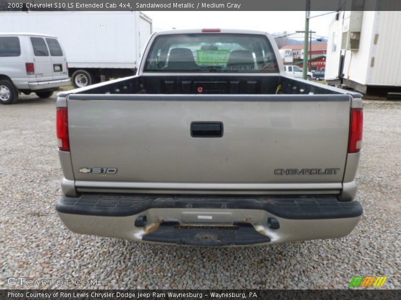 Sandalwood Metallic / Medium Gray 2003 Chevrolet S10 LS Extended Cab 4x4