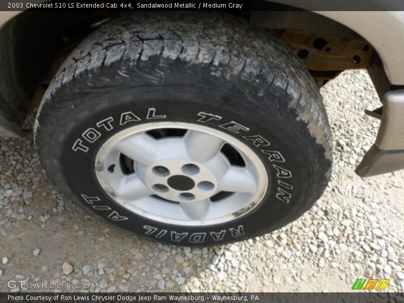 Sandalwood Metallic / Medium Gray 2003 Chevrolet S10 LS Extended Cab 4x4