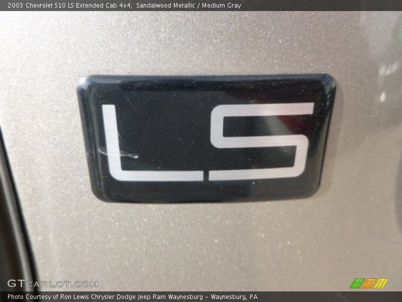 Sandalwood Metallic / Medium Gray 2003 Chevrolet S10 LS Extended Cab 4x4