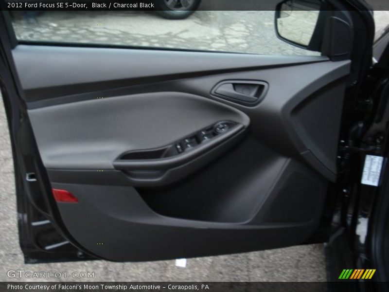 Black / Charcoal Black 2012 Ford Focus SE 5-Door