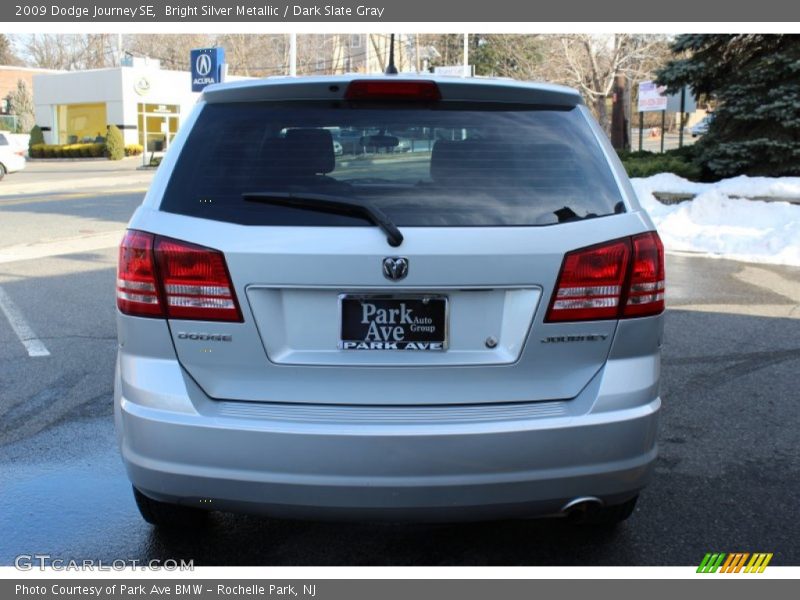 Bright Silver Metallic / Dark Slate Gray 2009 Dodge Journey SE