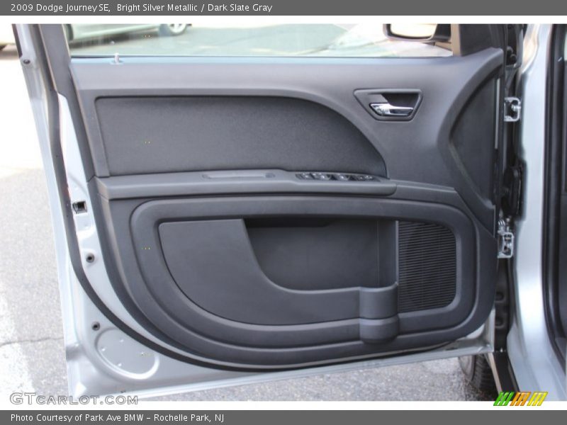 Bright Silver Metallic / Dark Slate Gray 2009 Dodge Journey SE