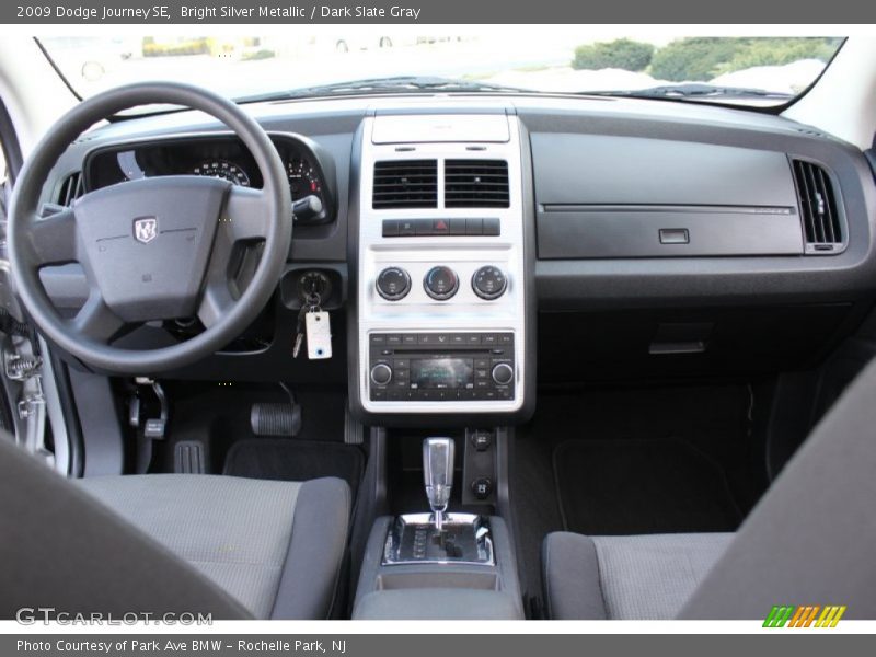 Bright Silver Metallic / Dark Slate Gray 2009 Dodge Journey SE