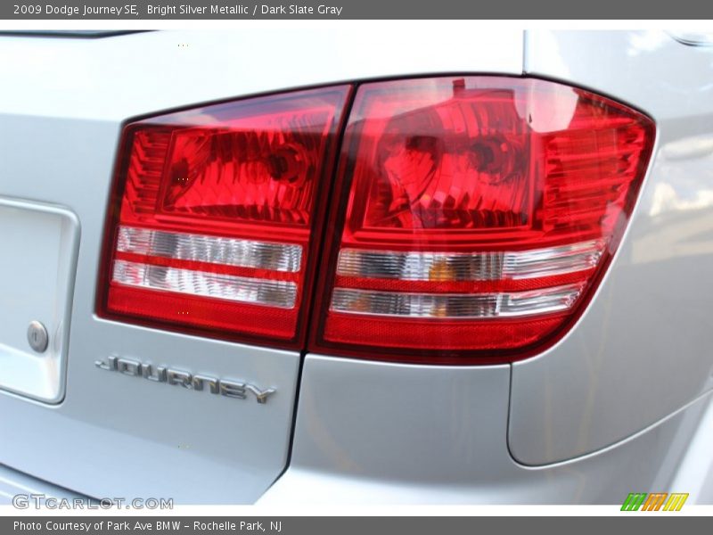 Bright Silver Metallic / Dark Slate Gray 2009 Dodge Journey SE