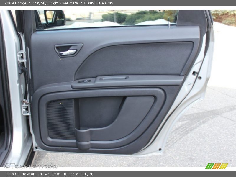 Bright Silver Metallic / Dark Slate Gray 2009 Dodge Journey SE