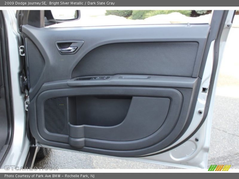 Bright Silver Metallic / Dark Slate Gray 2009 Dodge Journey SE