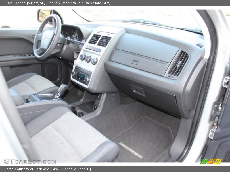 Bright Silver Metallic / Dark Slate Gray 2009 Dodge Journey SE