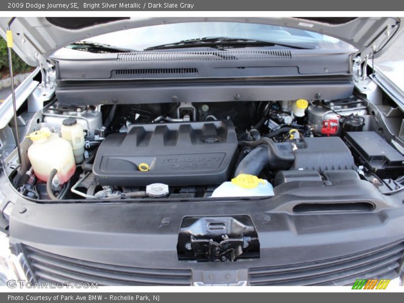 Bright Silver Metallic / Dark Slate Gray 2009 Dodge Journey SE